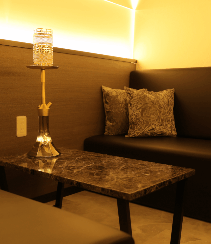 視線を気にせず会話を楽しめる、落ち着いた雰囲気の半個室席